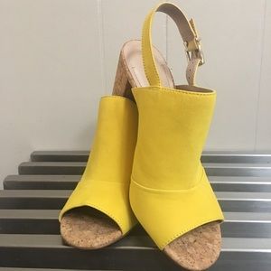 Like New BCBG YELLOW CORK MULES 4” heel